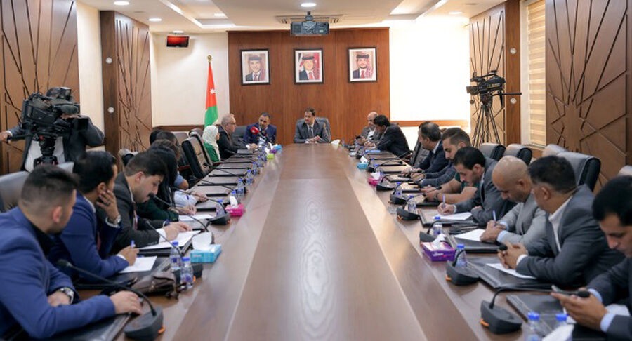 التربية النيابية تبحث موضوع طلبة الطب