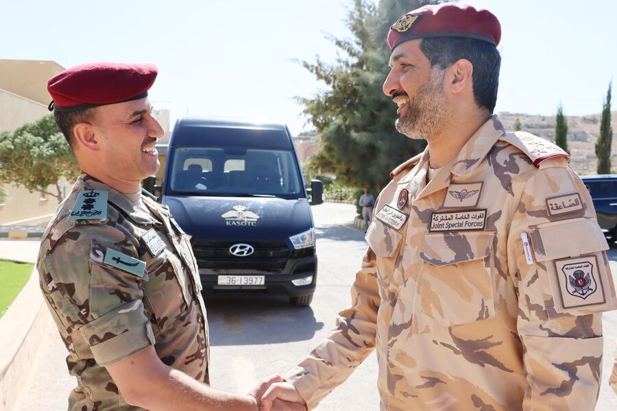 قائد القوات الخاصة المشتركه القطرية يزور