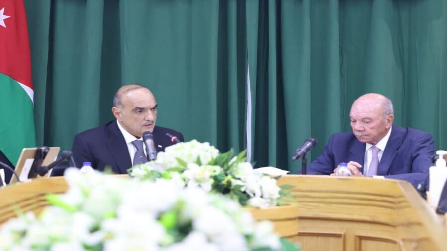 الخصاونة: الأردن يتدرج بإجراءته عند مساس