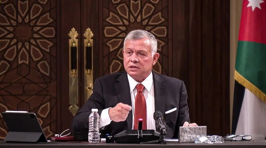 الملك يؤكد ضرورة تكثيف العمل مع