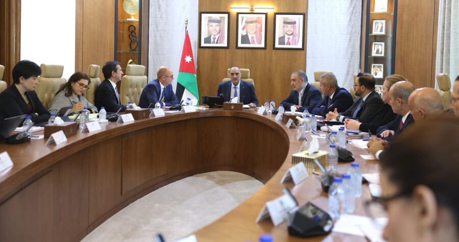 للمراجعة السابعة.. الخصاونة يلتقي بعثة صندوق