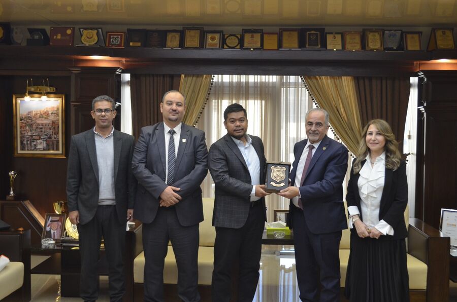 بحث سبل التعاون بين عمان الأهلية