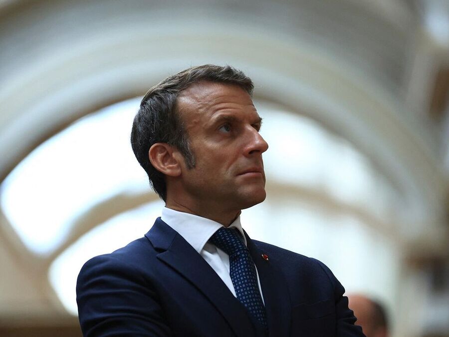 ماكرون يحض إسرائيل على وقف القصف