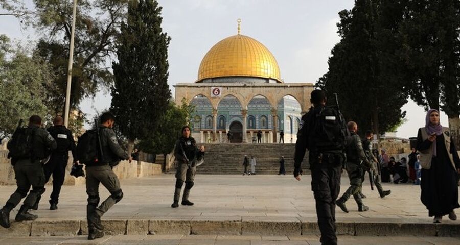 بحماية شرطة الاحتلال.. مستعمرون يقتحمون الأقصى