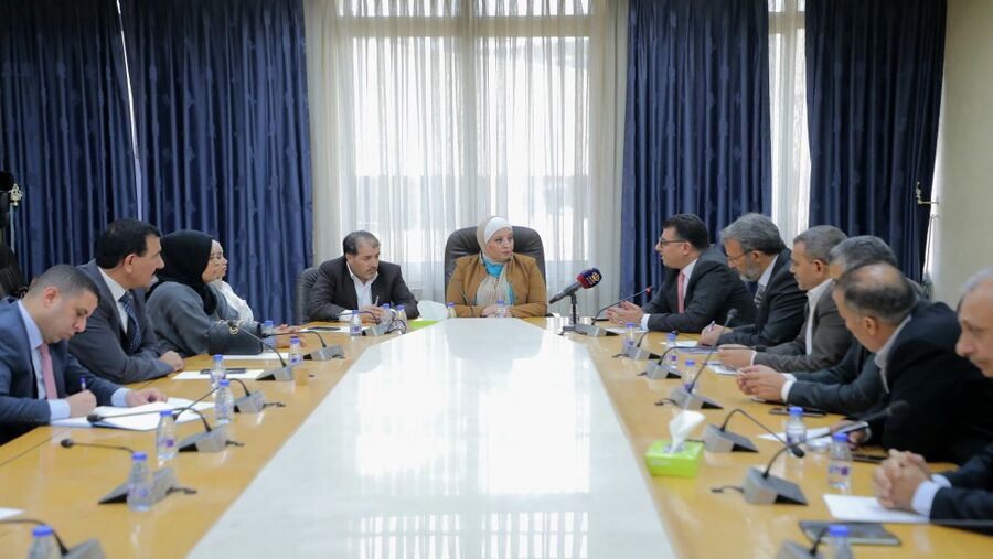 96 موظفا على حساب المشاريع في