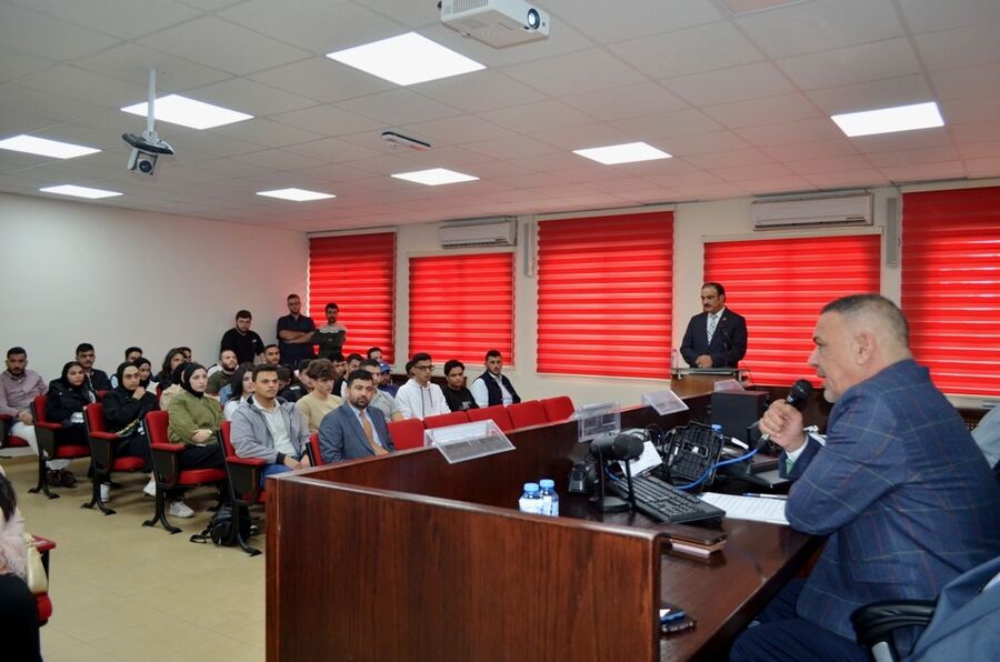 لقاء تنويري للطلبة المستجدين بكلية الحقوق