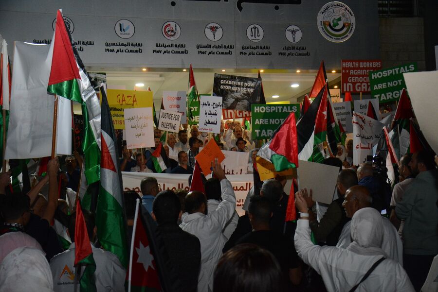 نقابة الأطباء تنظم مسيرة أطفال تطالب