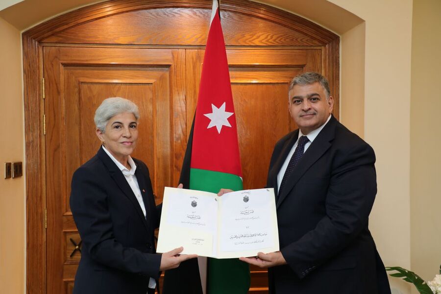 الخارجية تتسلم نسخة من أوراق اعتماد