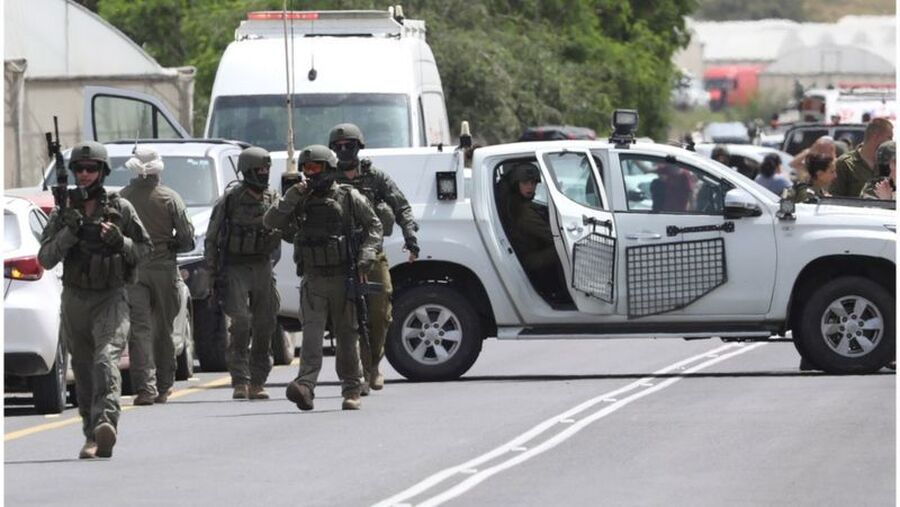 إصابة 5 إسرائيليين بعملية إطلاق نار