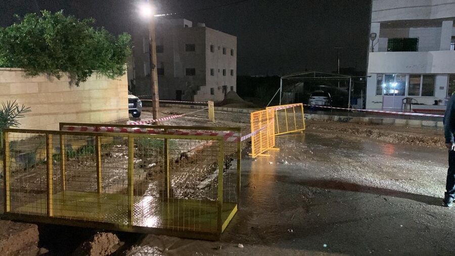 هبوطات مشروع الصرف الصحي تغلق عددا