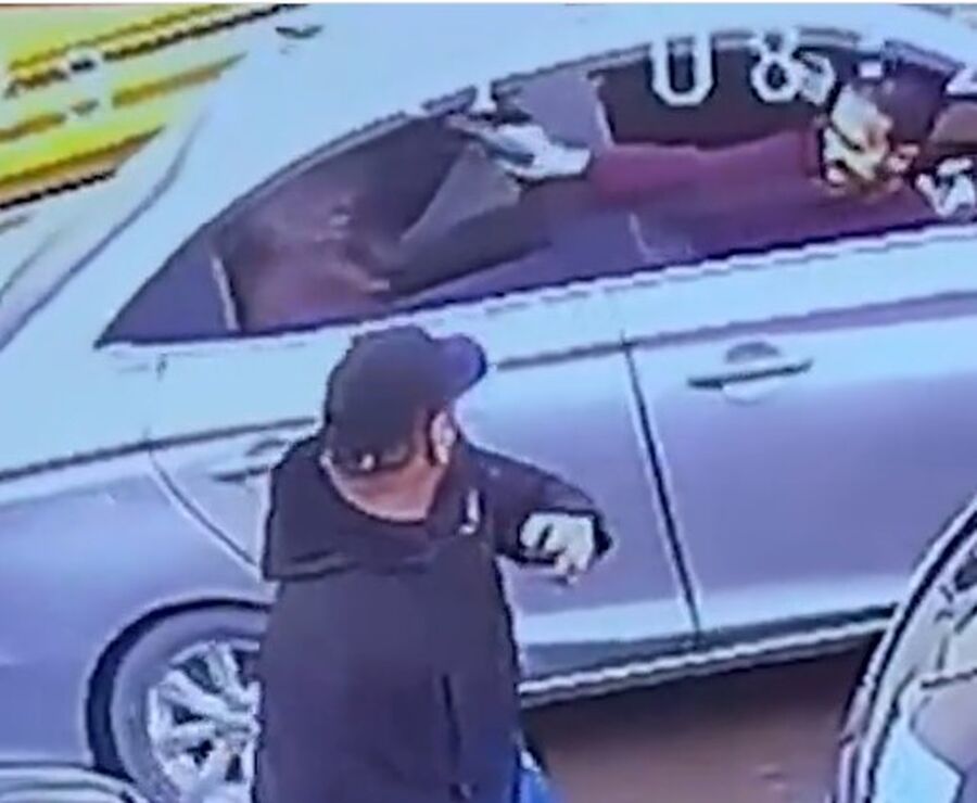 فيديو لمزاح انتهى بكارثة.. أفرغ رصاصه