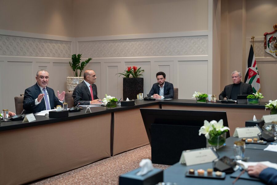 الملك: مشروع تحلية ونقل المياه من