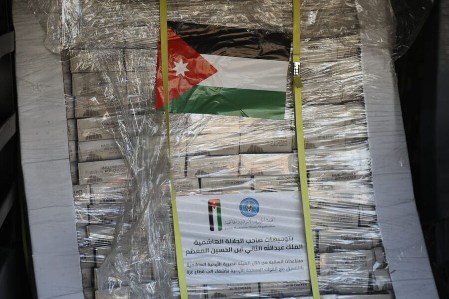 القوات المسلحة الأردنية ترسل 11 شاحنة