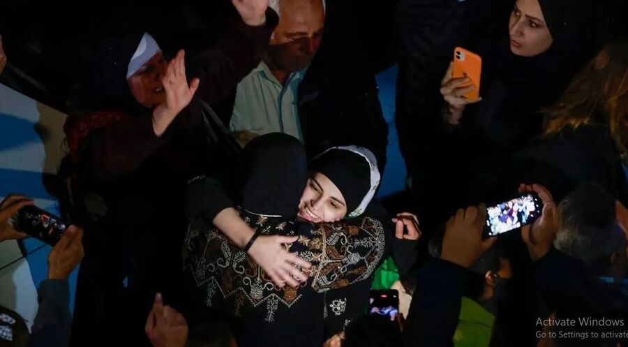 أشبه بغوانتانامو.. عائدات من سجون إسرائيل