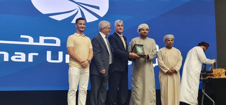 وفد من البلقاء التطبيقية يشارك في