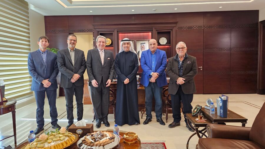 إلى سفير الكويت حمد راشد المري