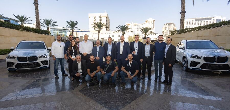 أبو خضر للسيارات تطرح (BMW iX5