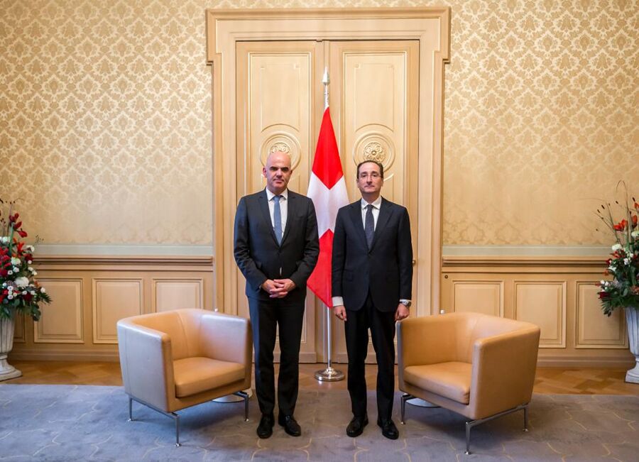 السفير التل يقدم أوراق اعتماده لرئيس