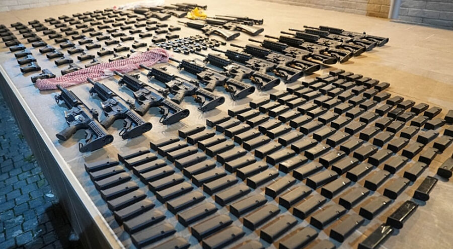 الاحتلال يزعم إحباط محاولة تهريب أسلحة