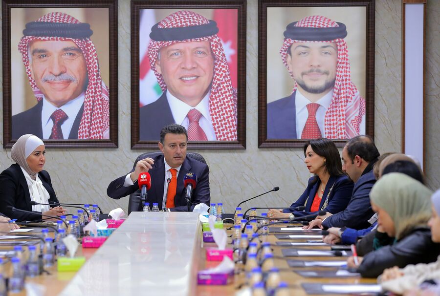 الصفدي يلتقي طالبات من اليرموك ويؤكد