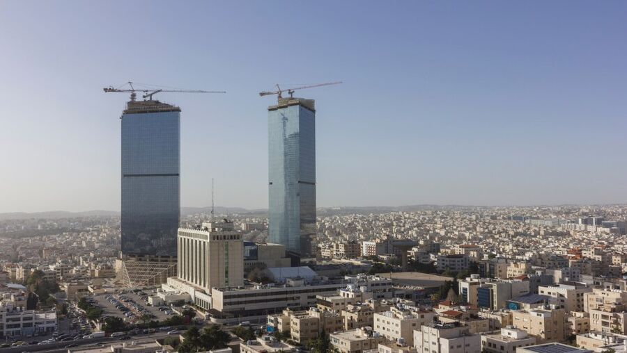 اغلاق الشارع الخلفي لابراج السادس عشرة