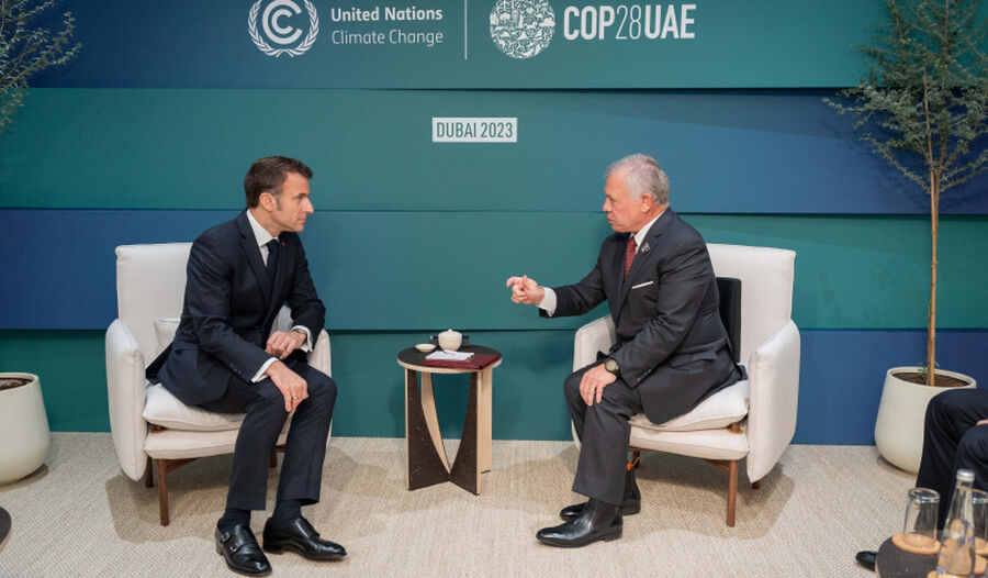 الملك للرئيس الفرنسي: تجدد القصف الإسرائيلي