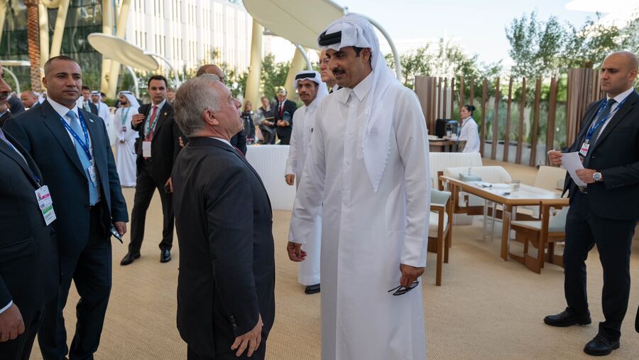 الملك عبدالله الثاني يلتقي أمير قطر