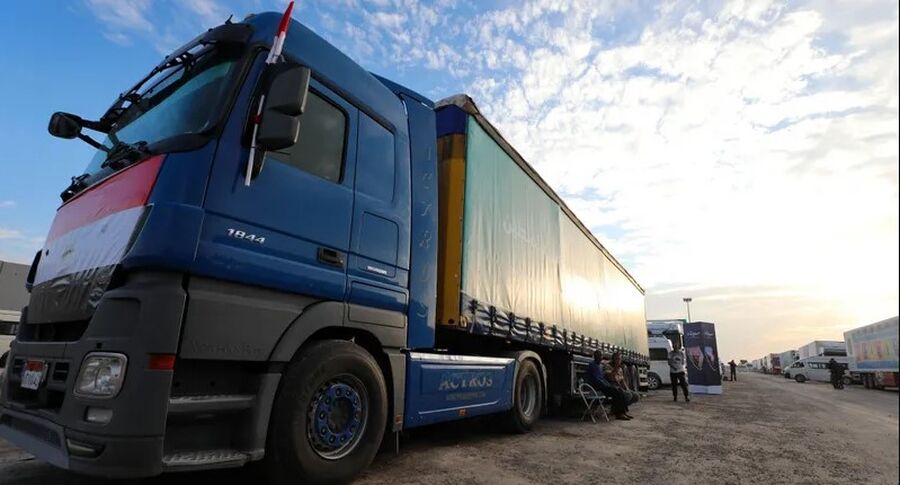 دخول 58 شاحنة مساعدات إلى غزة