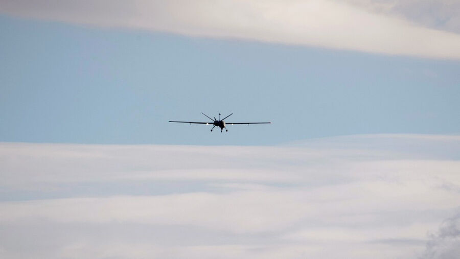 الحوثيون: استهدفنا سفينتين إسرائيليتين في البحر