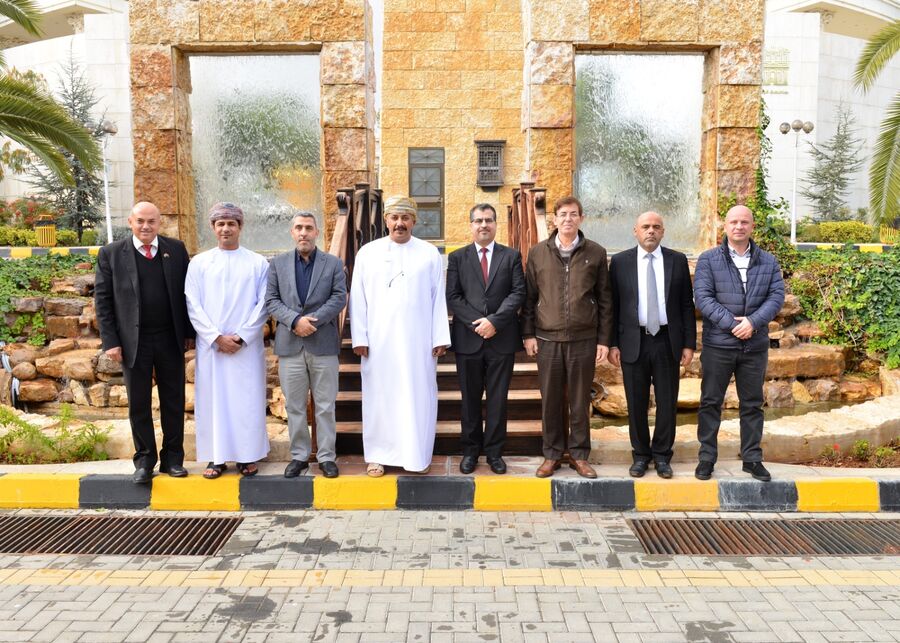 سفير سلطنة عمان يزور جامعة البترا
