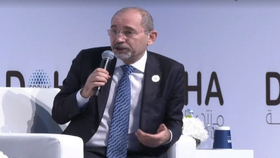 الصفدي: إسرائيل تتحدى العالم وتنتهك القانون