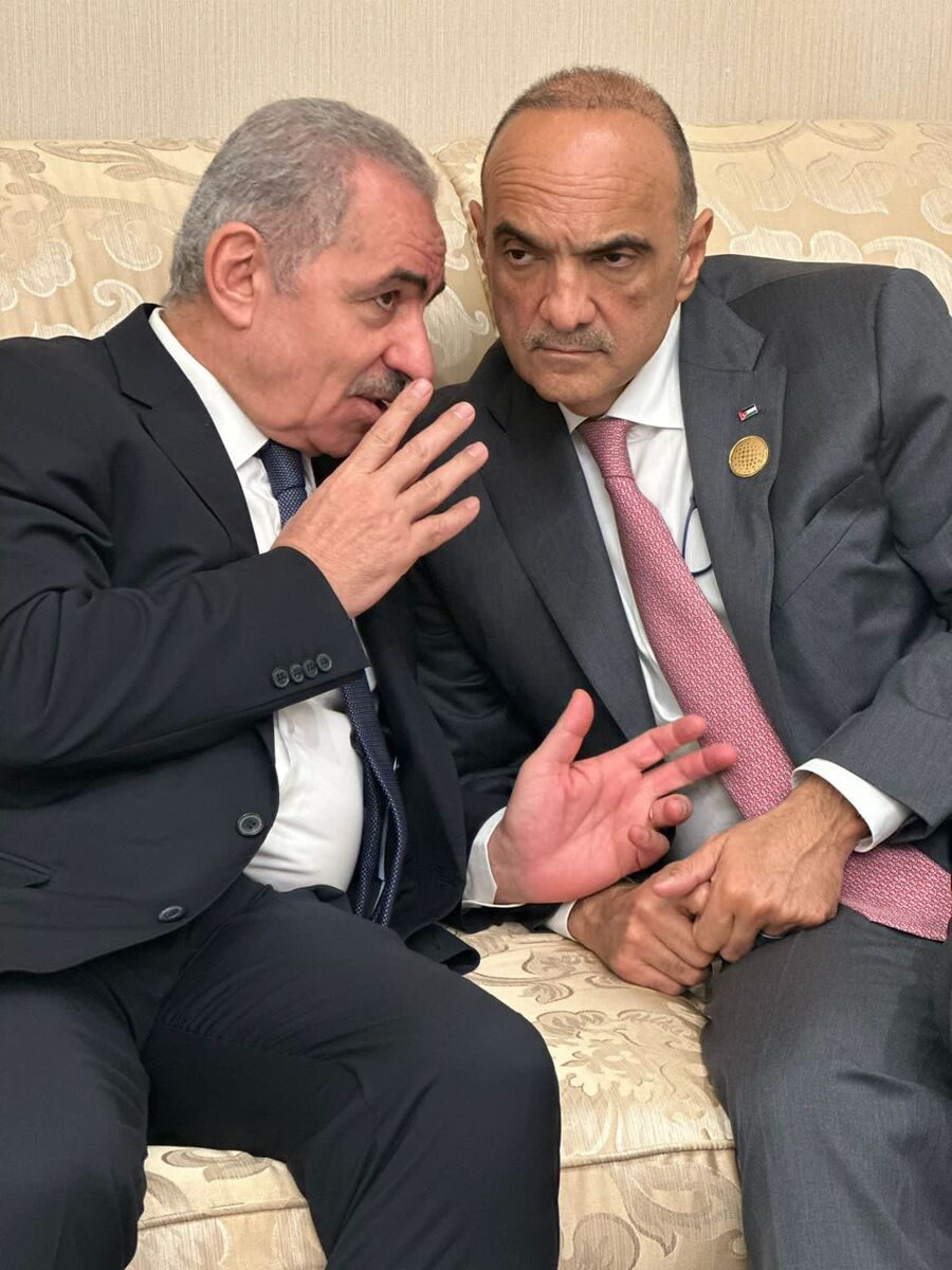 في الدوحة.. الخصاونة يلتقي محمد اشتيّة