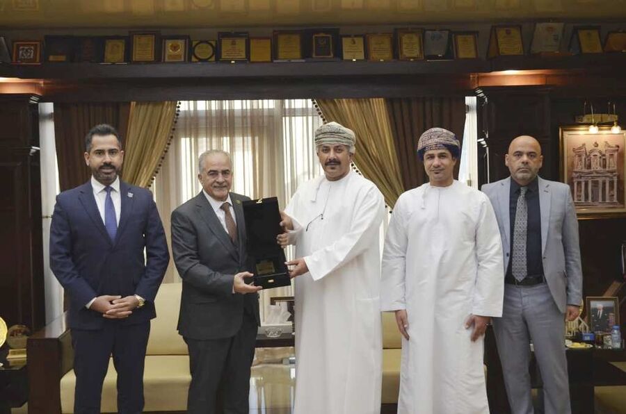 سفير سلطنة عمان في الأردن يزور