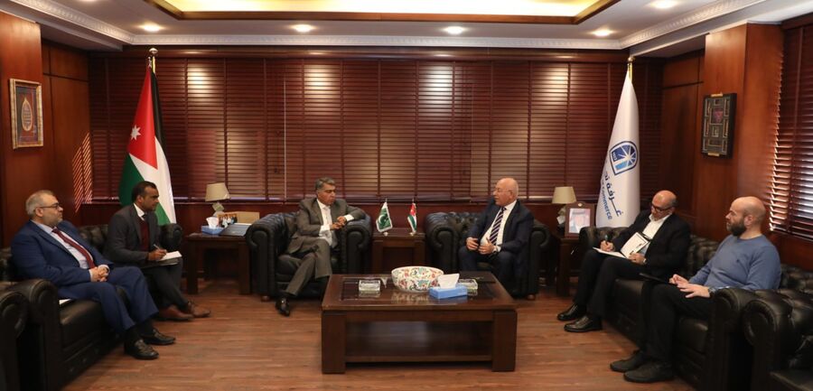 تجارة عمان تبحث التعاون الاقتصادي مع