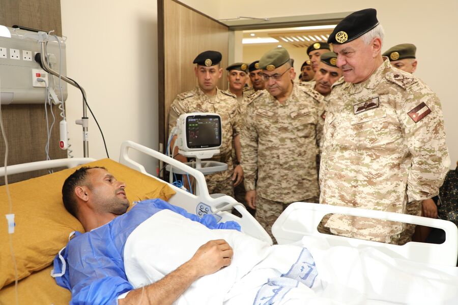 الحنيطي يعود مصاب حادثة حرس الحدود