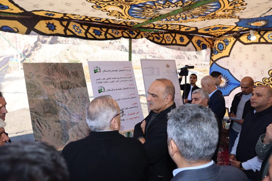 الخصاونة يفتتح طريق العقبة الخلفي (صور)