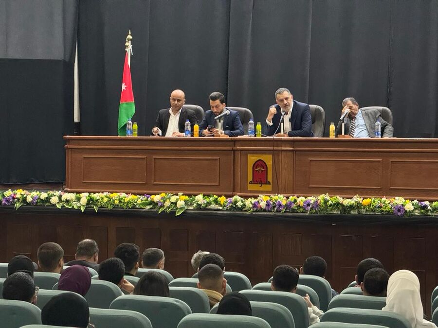 الأمين العام لحزب إرادة يلتقي طلبة