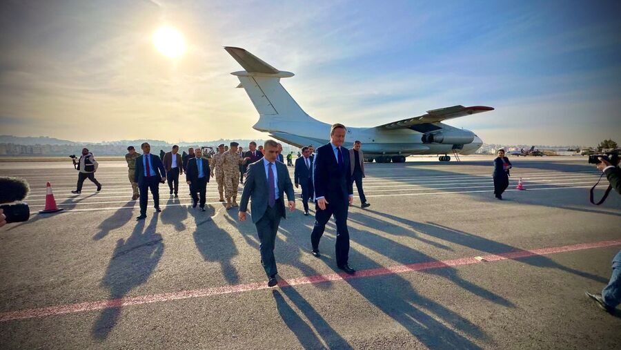 بحضور الامير راشد ووزير الخارجية البريطاني..