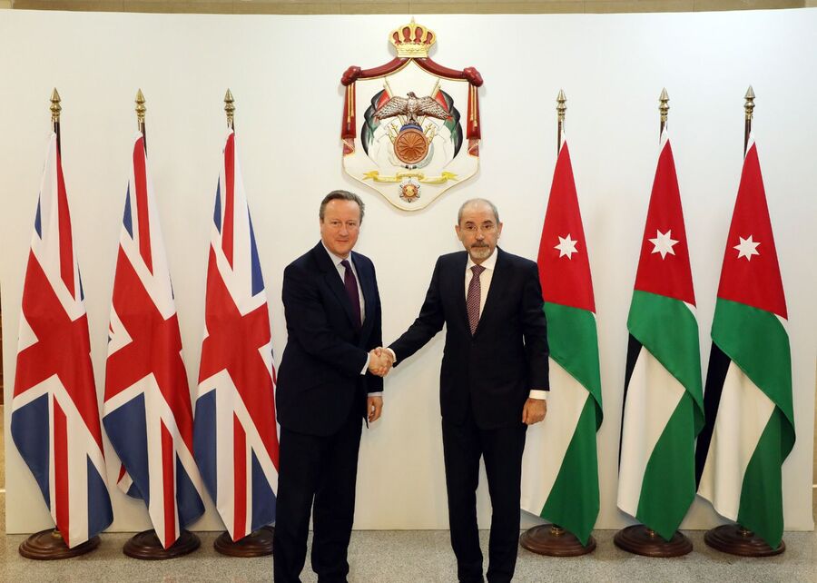 الصفدي يلتقي ديفيد كاميرون (صور)