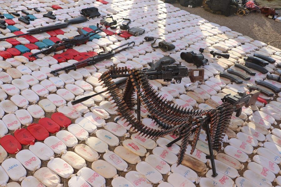 قوة أمنية تطبق قواعد الاشتباك وتلقي