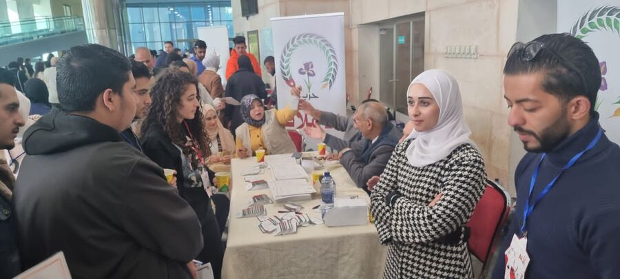 حزب الائتلاف الوطني يلتقي طلبة الجامعة