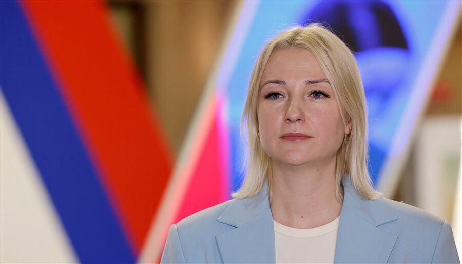 حسناء روسية تتحدى بوتين في الانتخابات