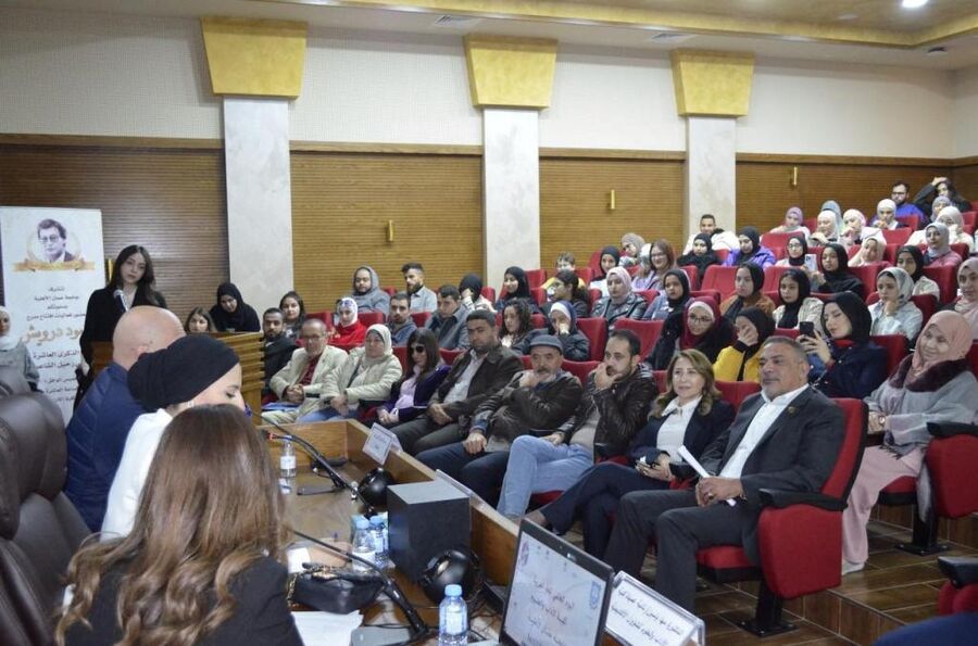 كلية الآداب في عمان الاهلية تحتفل