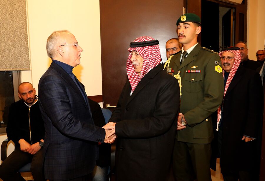 مندوبا عن الملك وولي العهد.. رئيس