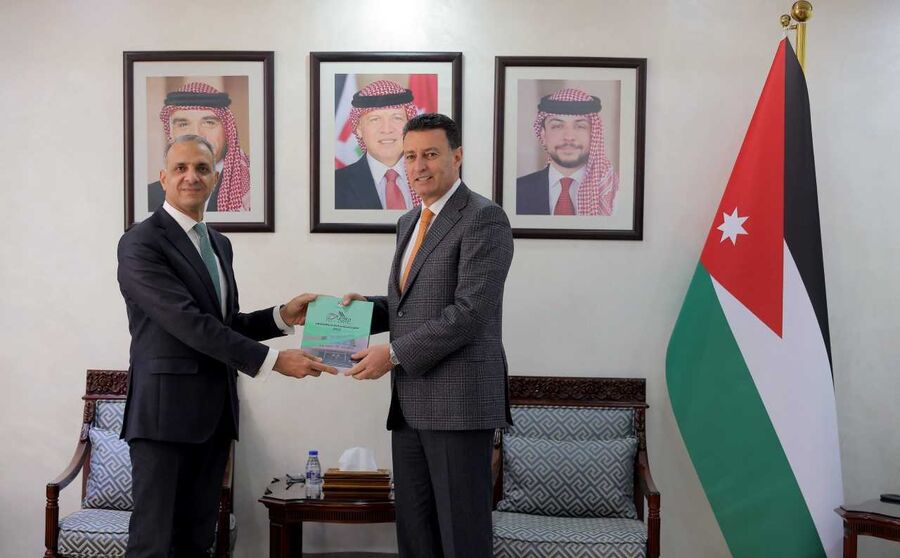 الصفدي يتسلم تقرير المحاسبة 2022.. الاهمية