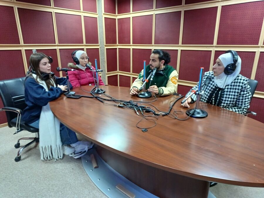 عميدة الفنانات الأردنيات ضيفة مساق فن