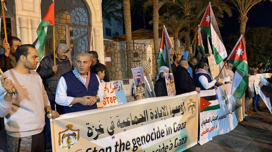 العقبة تستقبل العام الجديد بوقفة تضامنية