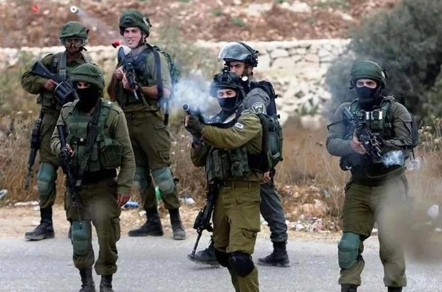 الاحتلال يعتقل 25 فلسطينيا بالضفة الغربية