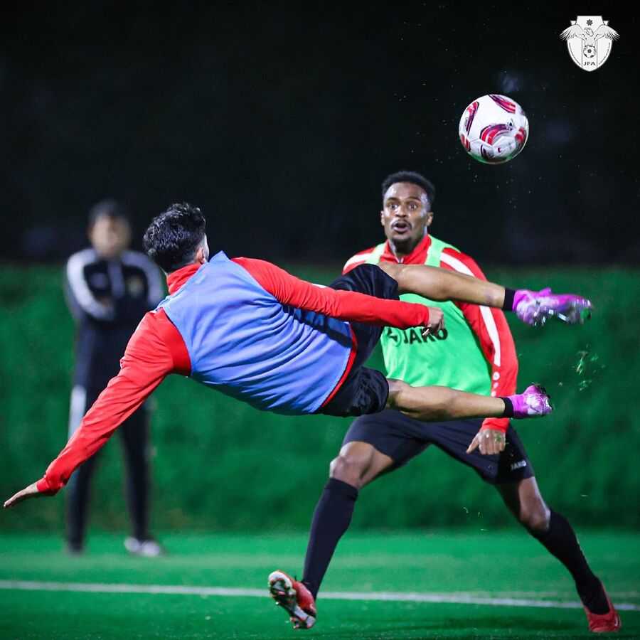 المنتخب الوطني يبدأ تدريباته في قطر