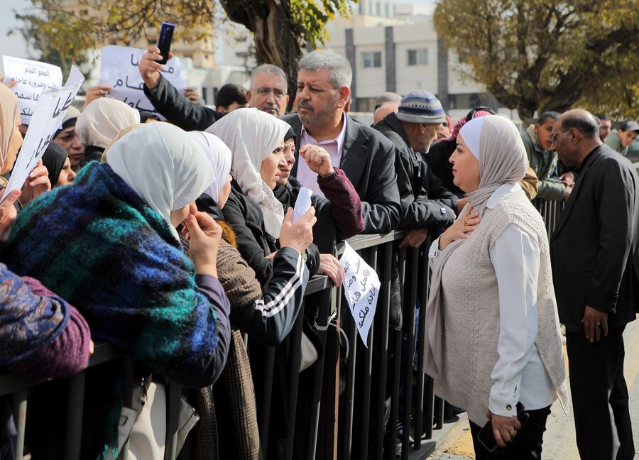 شريم وأبوزيد يلتقيان معتصمين يطالبون بعفو